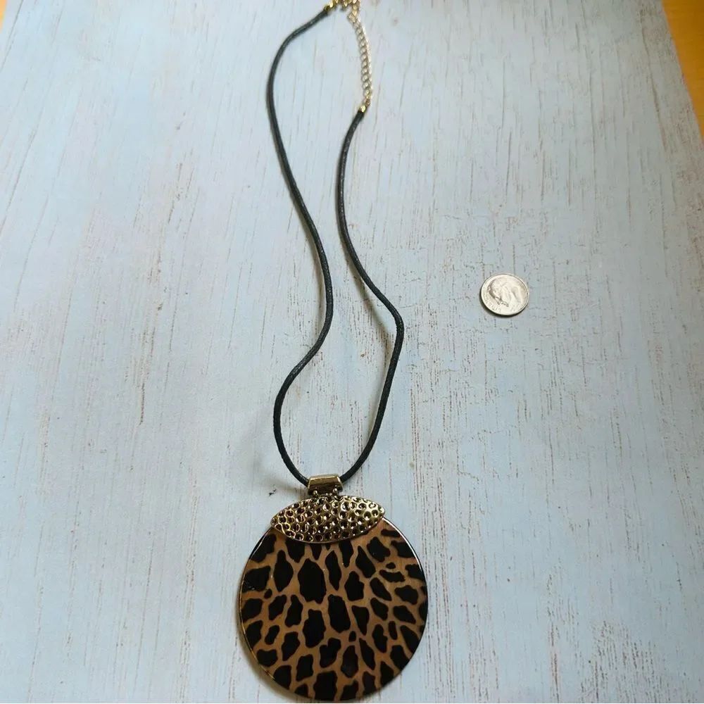Gold Animal Print‎ Shell Necklace